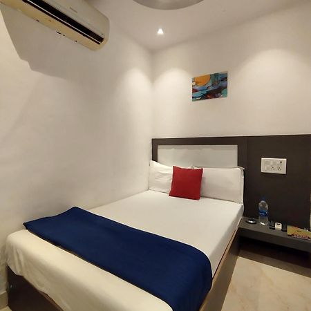 Hotel Aspen Мумбаи Экстерьер фото