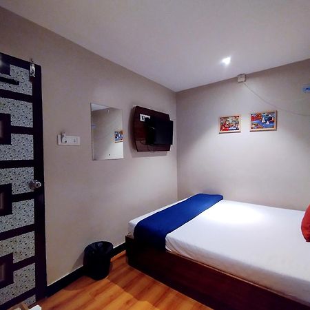 Hotel Aspen Мумбаи Экстерьер фото