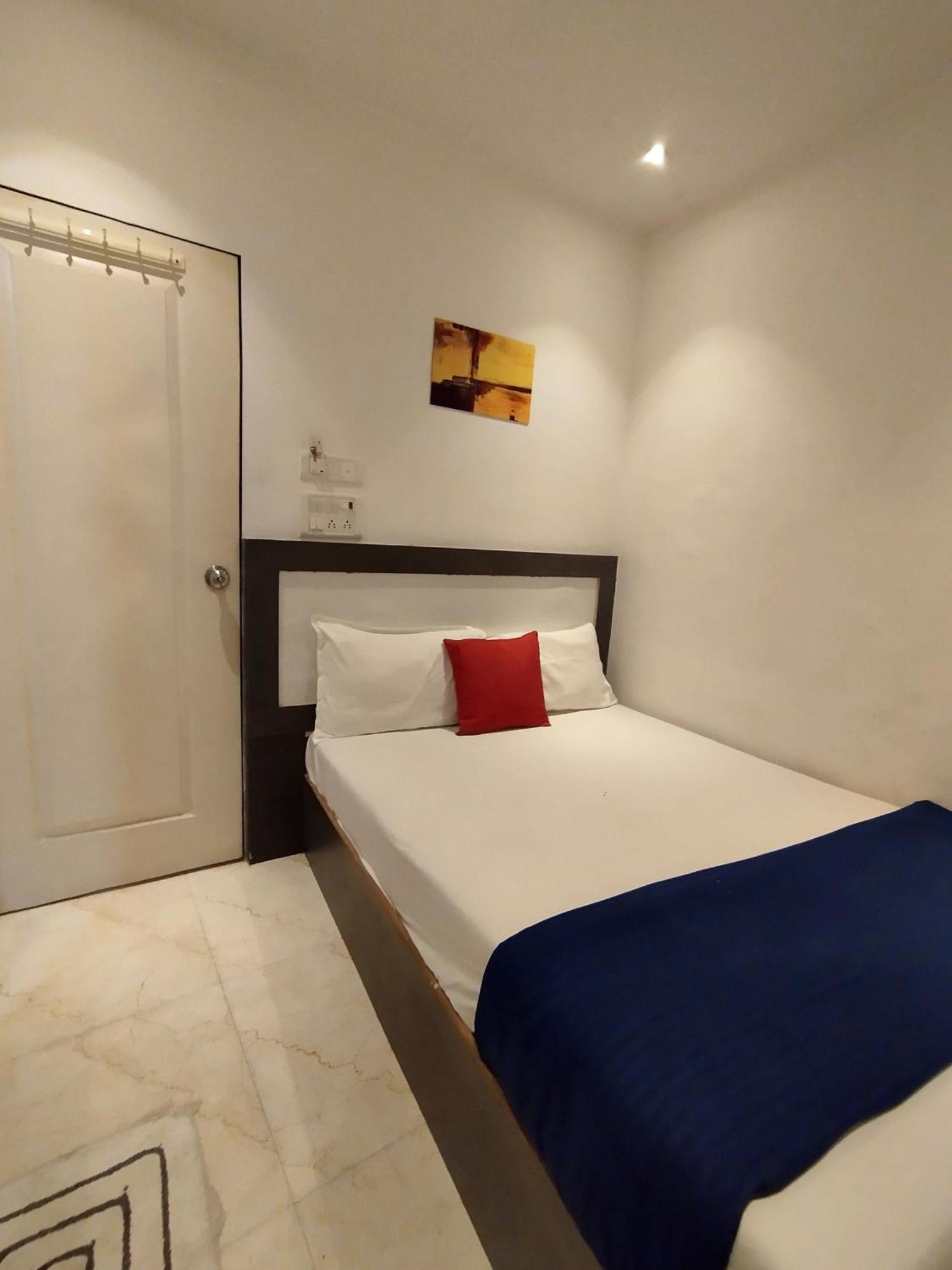Hotel Aspen Мумбаи Экстерьер фото