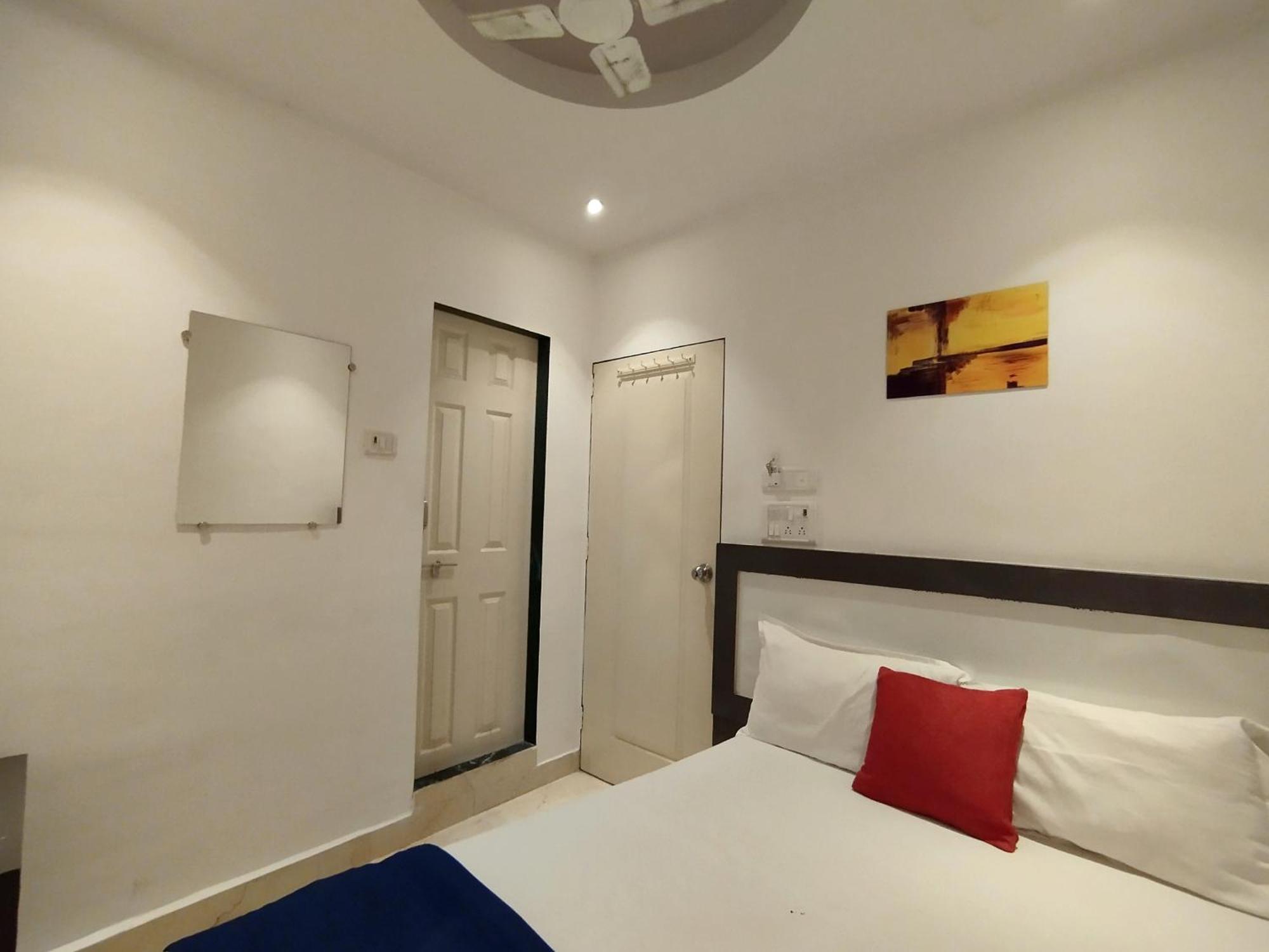 Hotel Aspen Мумбаи Экстерьер фото