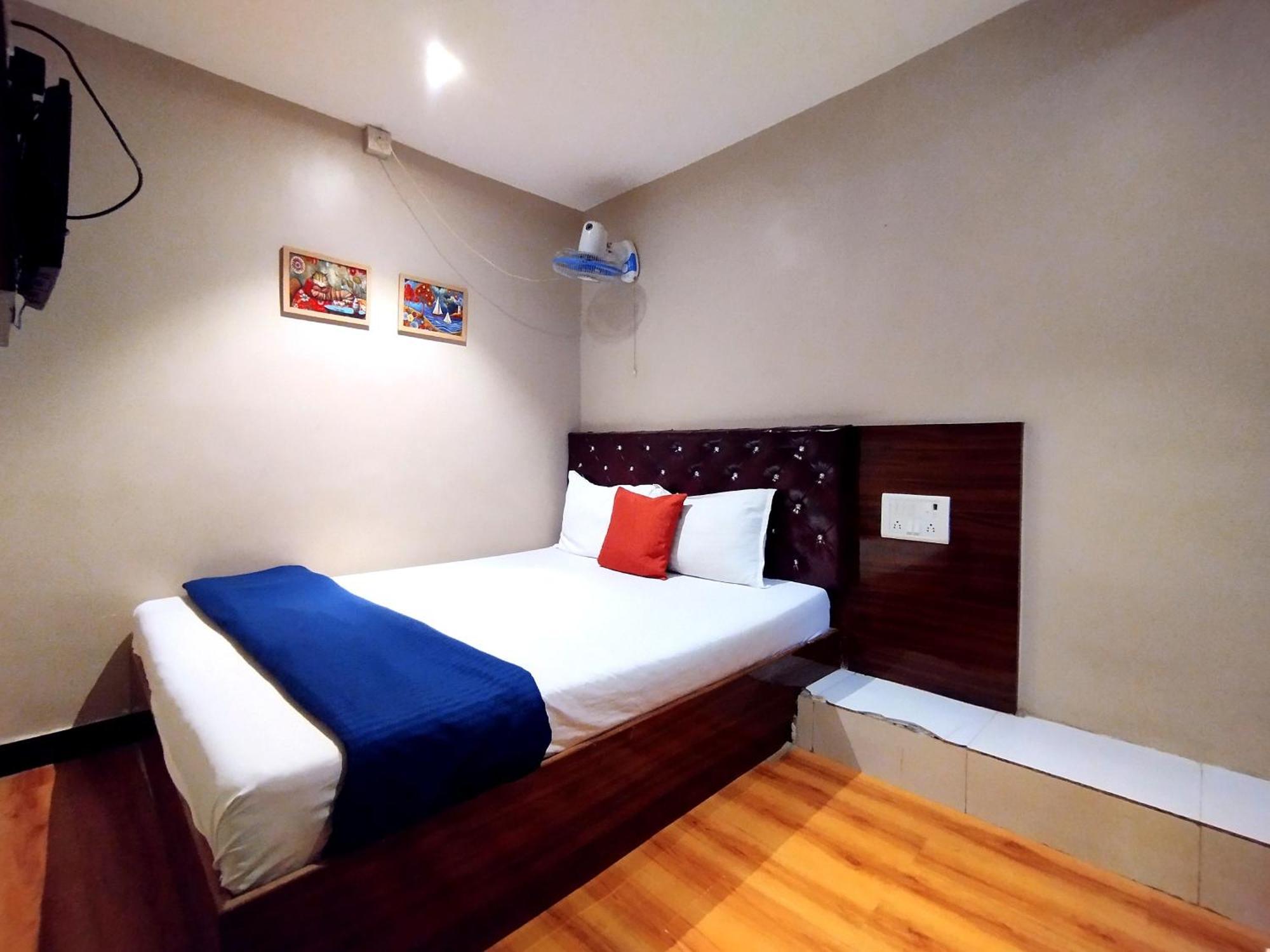 Hotel Aspen Мумбаи Экстерьер фото